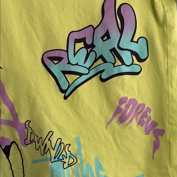 4/$20 H&M Lime Green Kids Graphic, graffiti Tee, size 10-12 - Picture 3 of 5